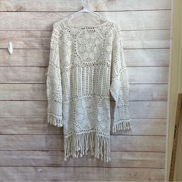 VINTAGE INTERNATIONAL SPORTSWEAR CROCHETED FRINGE SWEATER‎ IN CREAM - Picture 10 of 10
